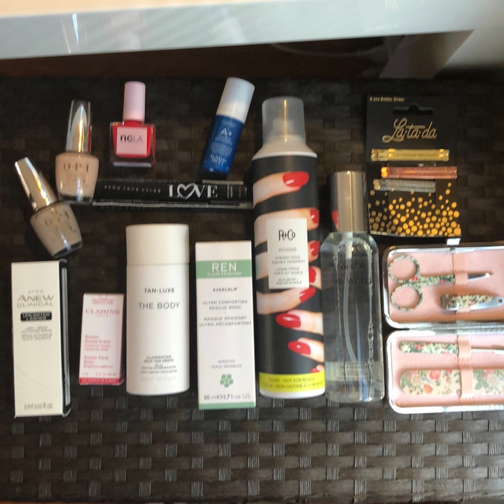 BEAUTY GRAB BOX INCLUDES SUNDAY RILEY A+ RETINOID!